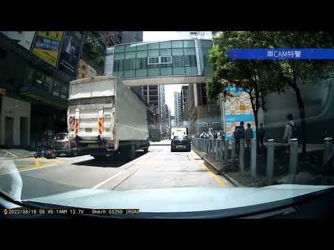 車CAM直擊 - 葵昌路KCC 私家車倒車撞低外賣電單車 不顧而去