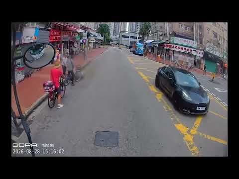 車CAM直擊 - 單車阿叔你踩車唔望前面嘅 😂 ？？
