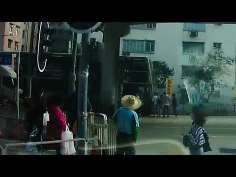 車CAM直擊 - 老婦九龍城過馬路捲巴士車底