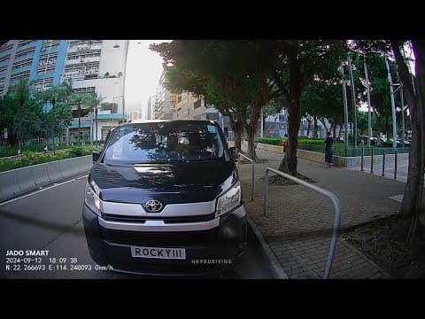 車CAM直擊 - 小西灣道 路邊手推車婆婆捱貨van撞 #祝早日康復