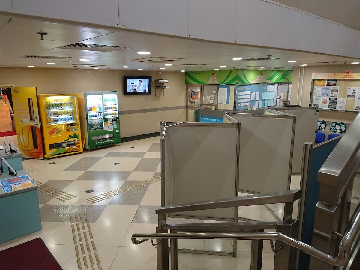 鳳琴街體育館停車場 實景照片 5