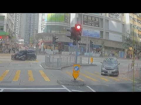 車CAM直擊 - 炮台山道英皇道交界 電單車紅燈突然開車 與私家車相撞