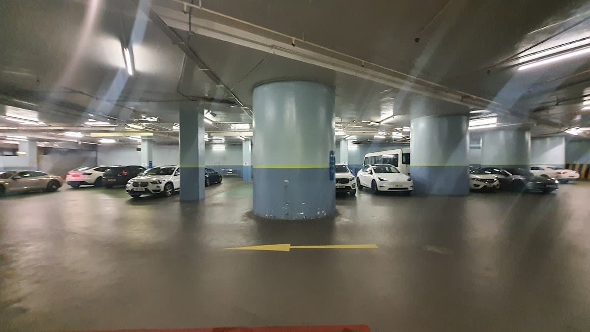 灣仔中環廣場 Central Plaza 停車場 實景照片 1