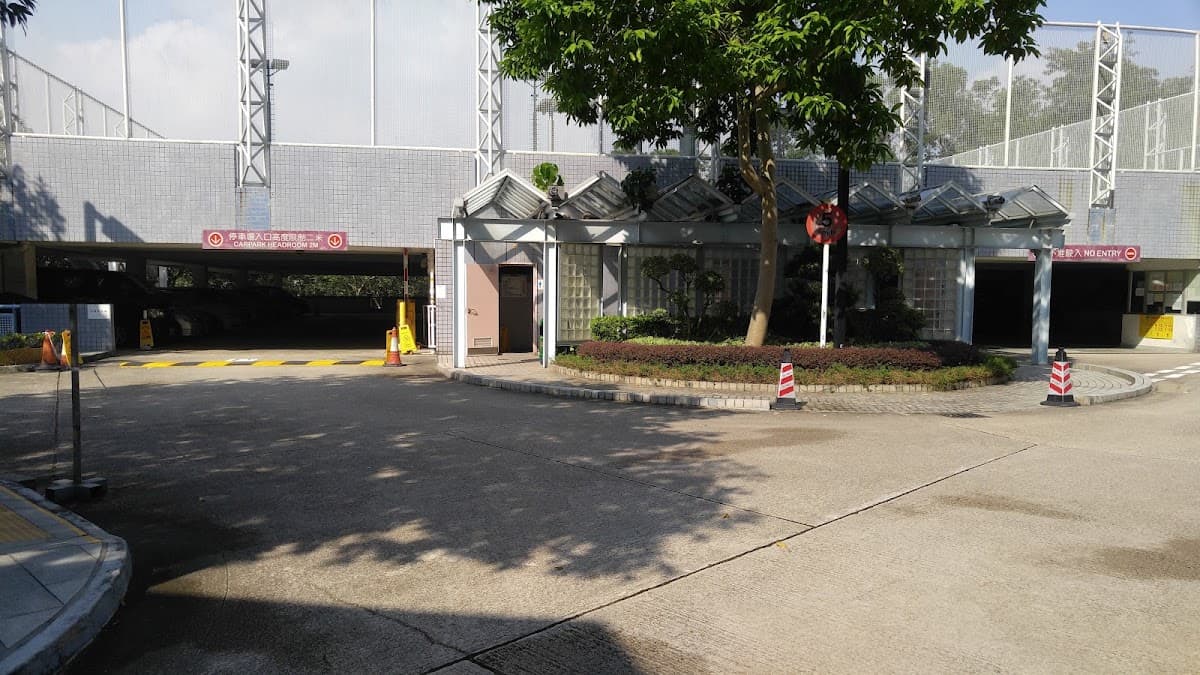 順利邨體育館停車場 實景照片 1