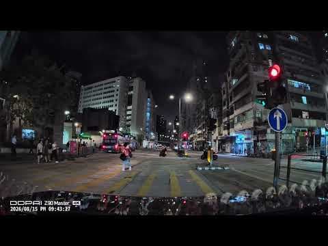 車CAM直擊 - 阿嬸心急打斜過馬路追巴士被捉 🤑 (轉載)