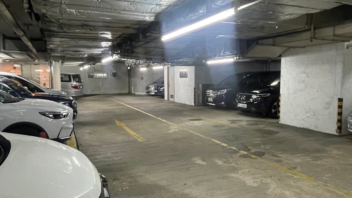 國都廣場 Olympia Plaza 停車場 實景照片 3
