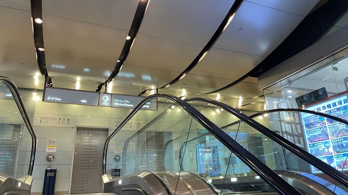 國都廣場 Olympia Plaza 停車場 實景照片 9