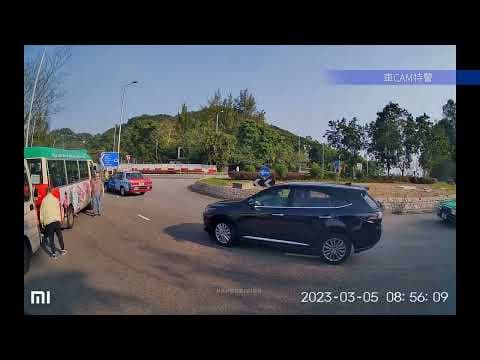 車CAM直擊 - 坑口道 迴旋處兩小巴TA
