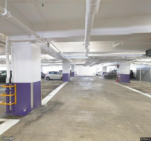 秀茂坪商場停車場