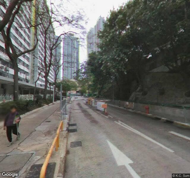 秦石商場停車場