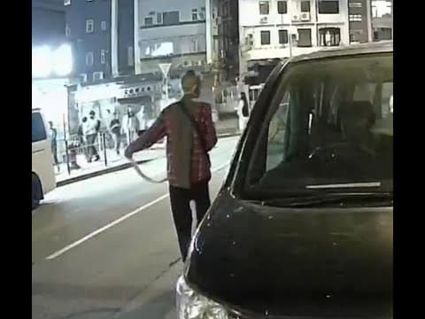 車CAM直擊 - 太平道呀伯用毛巾懲罰每架車 好彩見到及時上番自己車先避過一劫😥