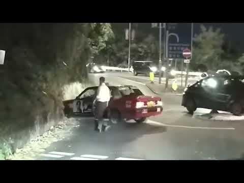 車CAM直擊 - 香島道迴旋處 的士疑似D波落車 乘客一面無奈