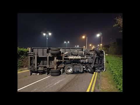 車CAM直擊 - 東涌翔東路翻車事發經過