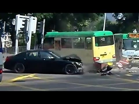 車CAM直擊 - 豐盛街 私家車疑衝燈攔腰撞綠Van 事發一刻