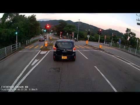 車CAM直擊 - 好離譜喎你真係...專登衝紅燈出去 WX4278