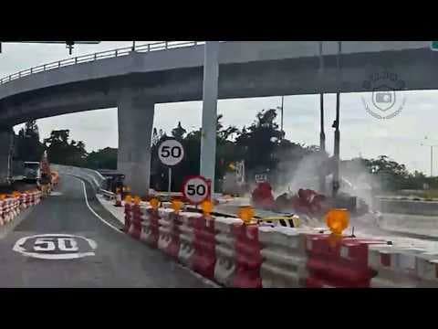 車CAM直擊 - 天氣熱姐...都唔駛撞開啲水馬玩水 😰