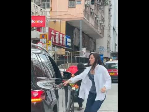 車CAM直擊 - 野生捕獲唐詩詠 主動落車幫婆婆推車