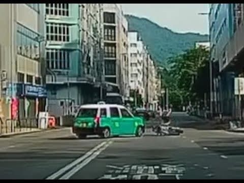 車CAM直擊 - 粉嶺樂業路 綠的撞電單車