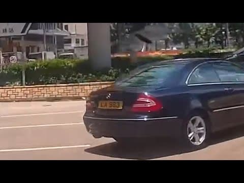 車CAM直擊 - 民耀街 Benz危險駕駛 衝燈導致交通意外