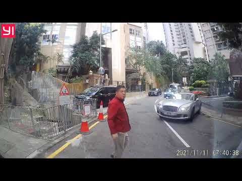 車CAM直擊 - 梅道惡霸，厭人地校巴上落學童阻定