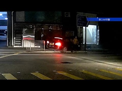 車CAM直擊 - 安樂路 私家車高速撞向燈柱