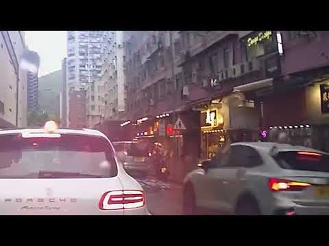 車CAM直擊 - 荃灣廣場近大壩街 電單車被Hit&Run