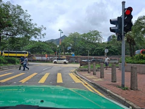 車CAM直擊 - 屯門鄉事會路 私家車衝燈 交通意外