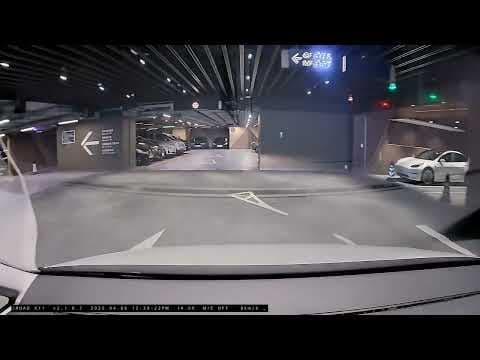 11 skies （北）停車場 （入）