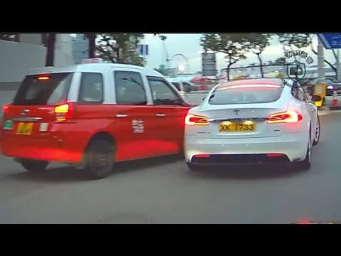 車CAM直擊 - 港灣道迴旋處兩車相撞，DC可以提早收工