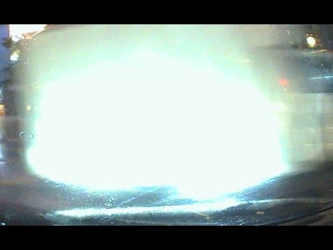 車CAM直擊 - (求車牌) 楊屋道大河道交界 貨車高速衝紅燈 險撞車