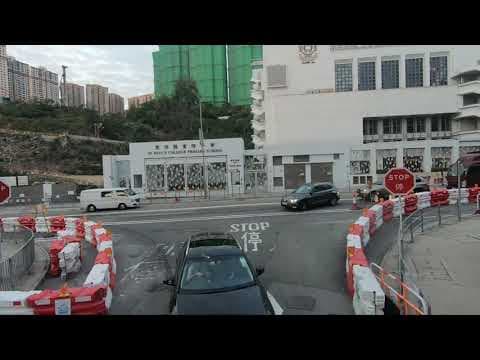 [車cam片?]華富邨Audi行錯路遭到巴士司機狂砵,外籍司機回送國際手勢