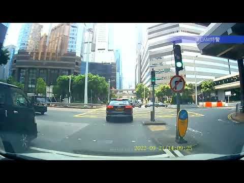 車CAM直擊 - 港灣道菲林明道交界 Benz L高速衝燈與貨Van相撞