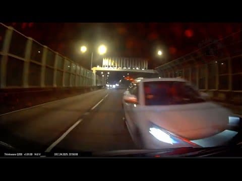 車CAM直擊 - (求車牌)聖誕鹿白色BYD Hit and Run 元朗公路近兆康 2025/12/24 2256
