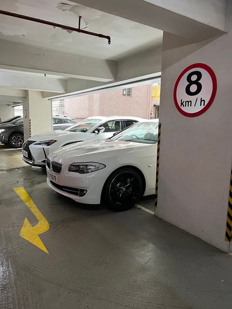集成中心 C. C. Wu Building 停車場 實景照片 4