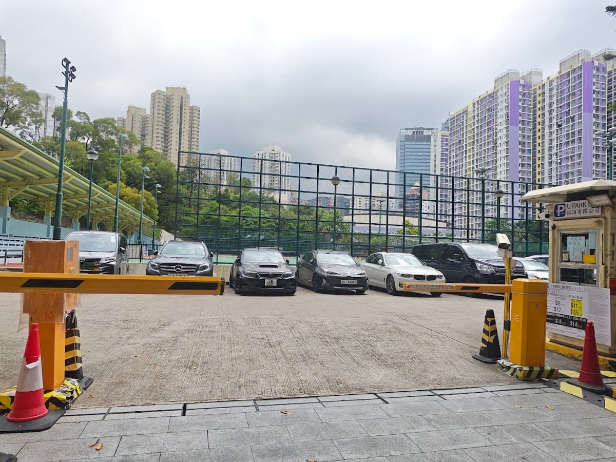 興芳路遊樂場停車場 實景照片 1