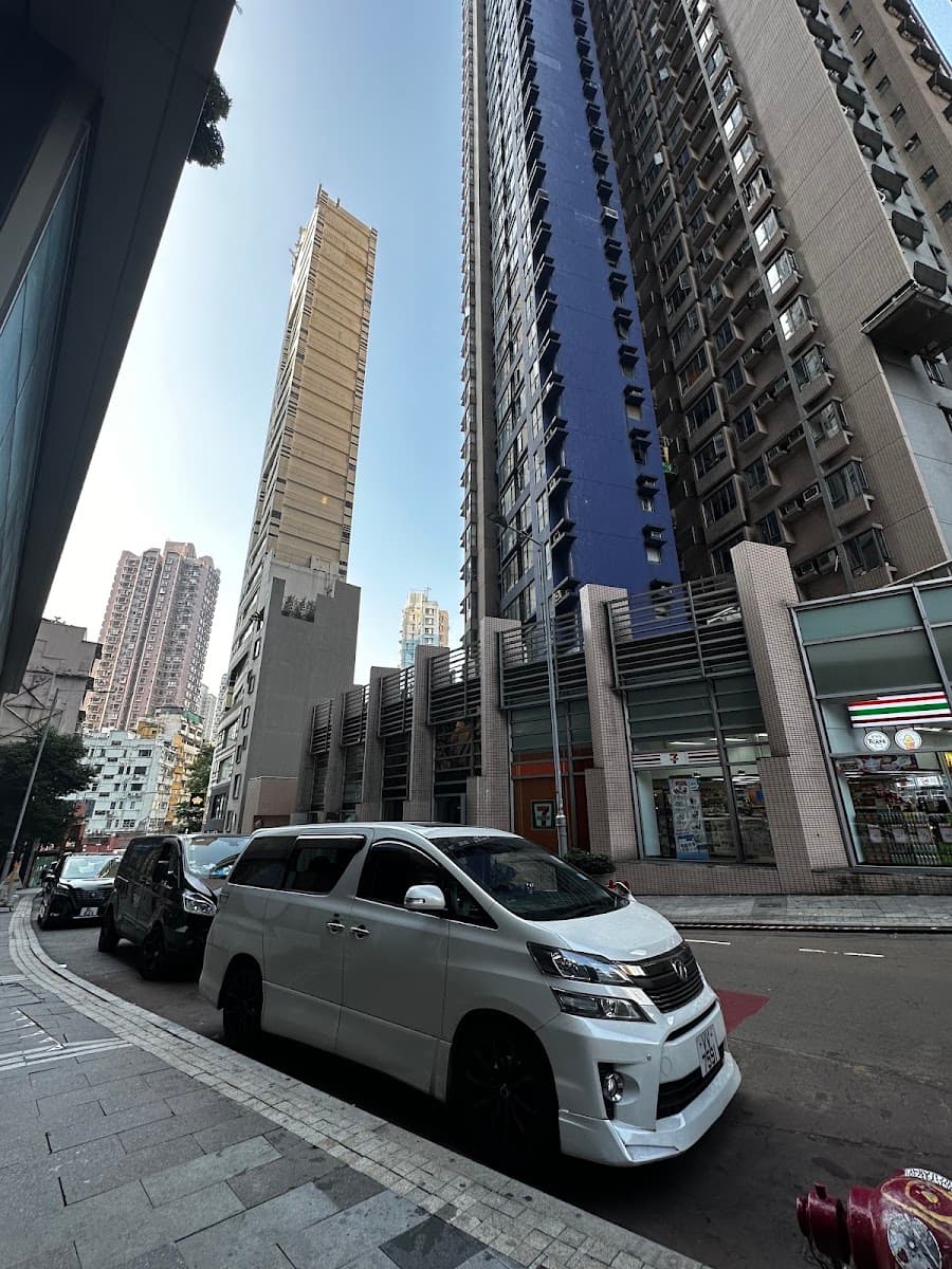 聚賢居 Centrestage 停車場 實景照片 1