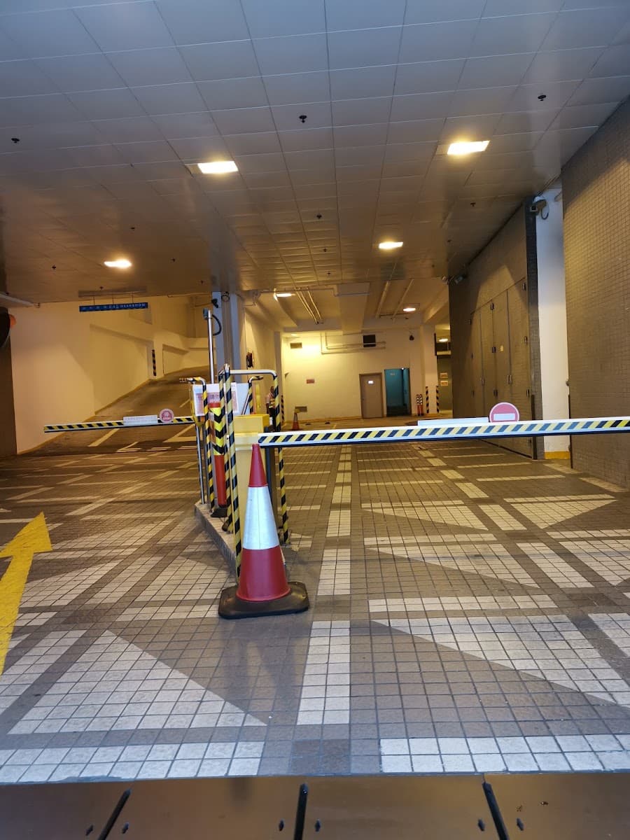 觀塘金米蘭中心 Aitken Vanson Centre 停車場 實景照片 4