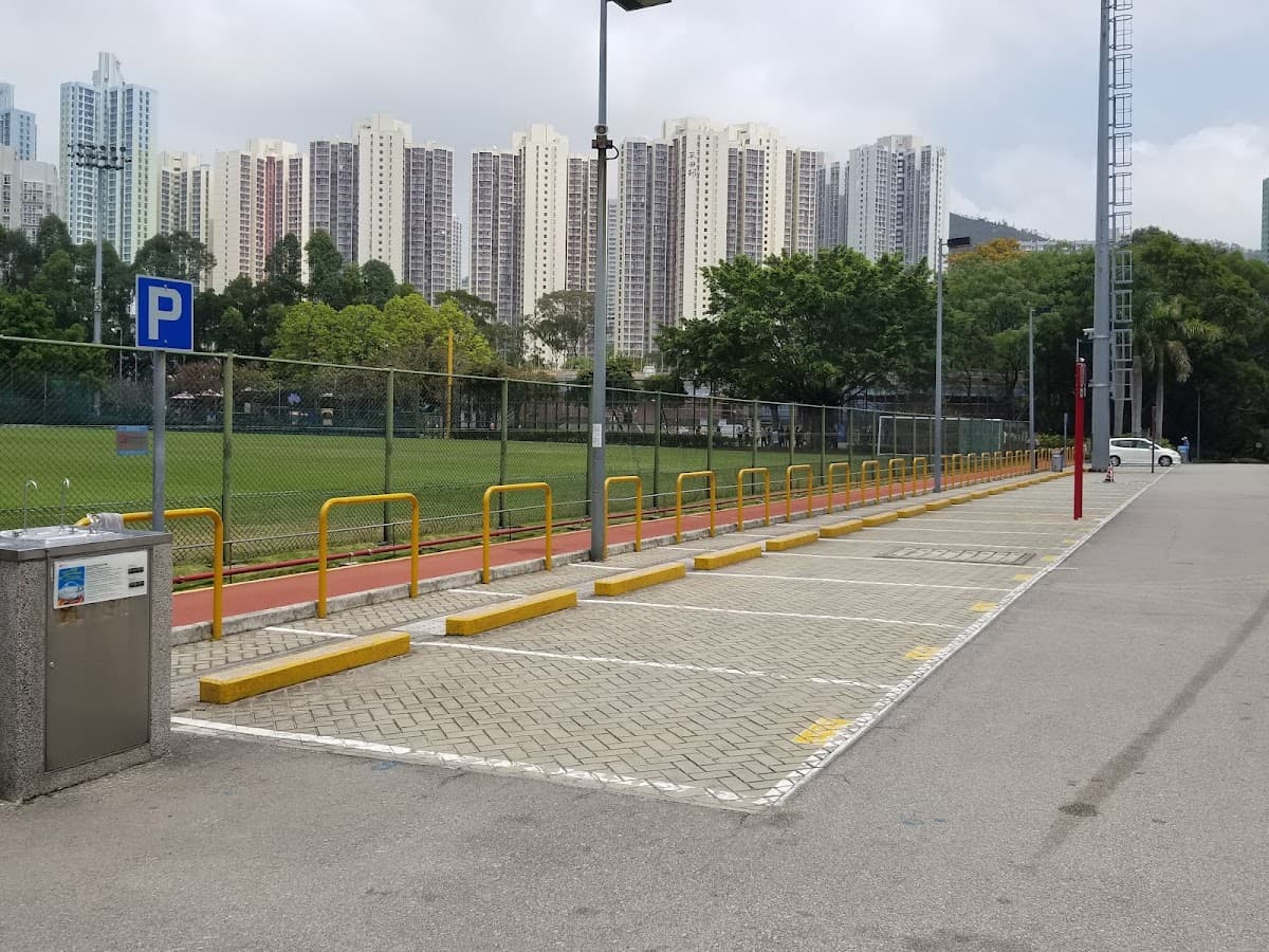 藍田晒草灣遊樂場停車場 實景照片 1