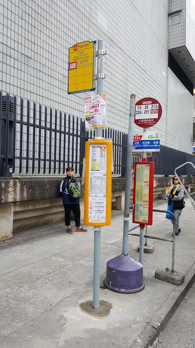 九龍灣宏展街露天停車場 實景照片 8