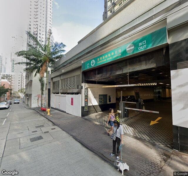 聚賢居 Centrestage 停車場