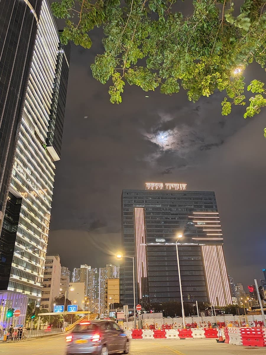 Manhattan Place 停車場 實景照片 10