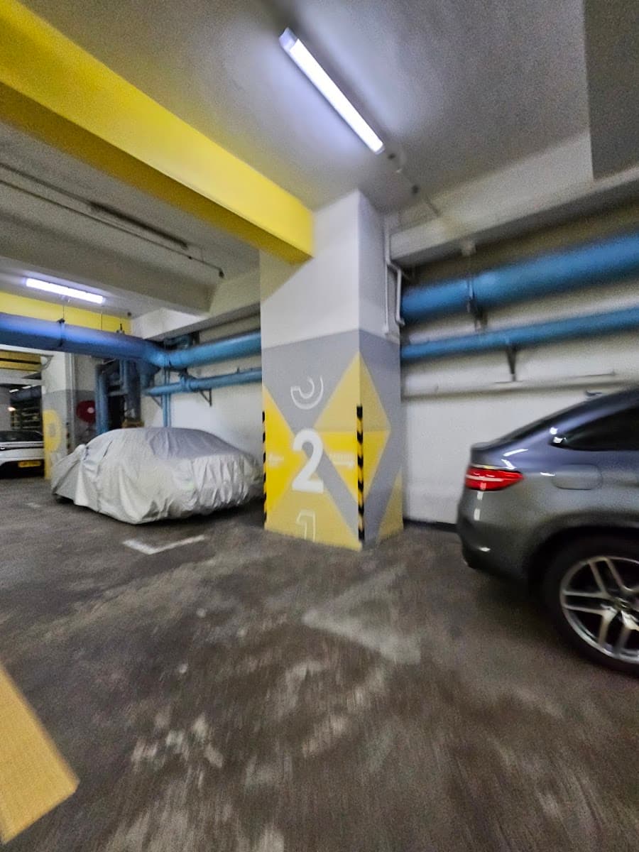 香港商業中心停車場 實景照片 5