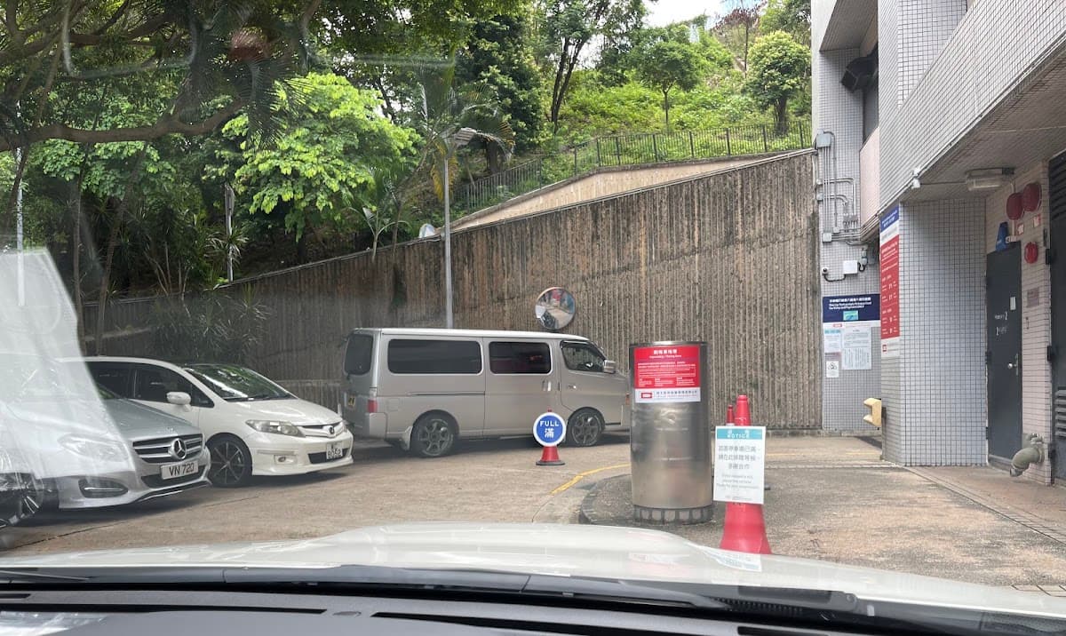 東區尤德夫人那打素醫院停車場 實景照片 4